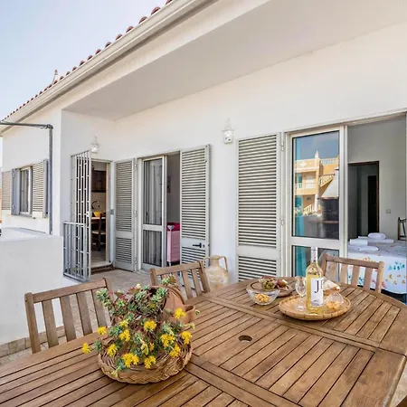 Casa Rocha Pêra